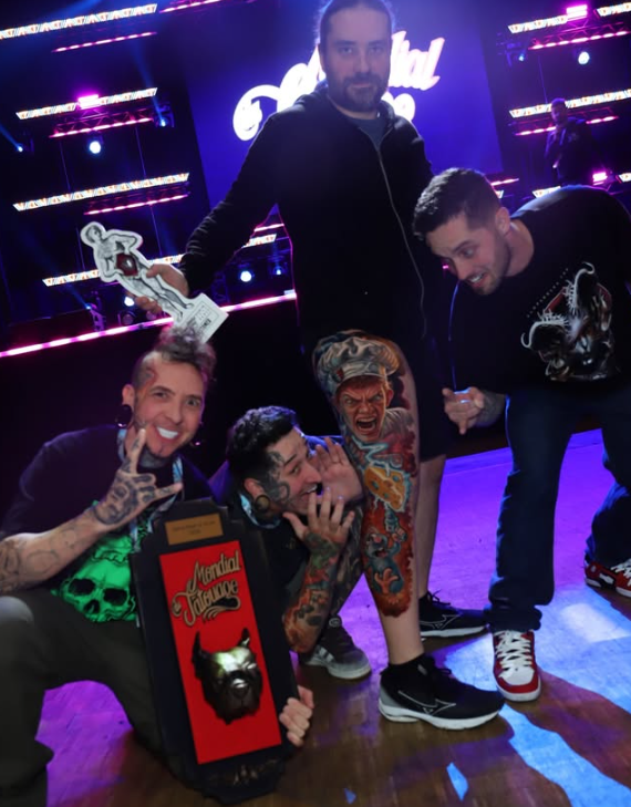 Fernando Tampa e equipe no Mondial du Tatouage